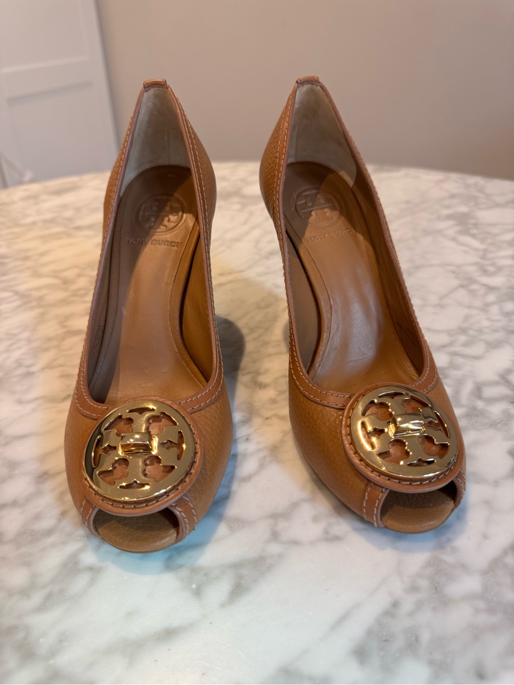 Tory Burch Selma Open Toe Wedge Leather Tan with Gold Logo Size 5.5